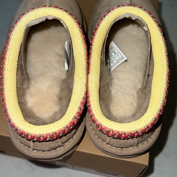 NWT Kids UGG pink and yellow Tasman - Picture 8 of 9